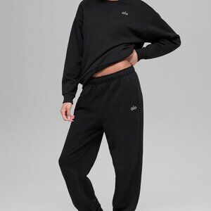 Alo Yoga Accolade Crew Neck Pullover and Sweatpant Set Balack Size S